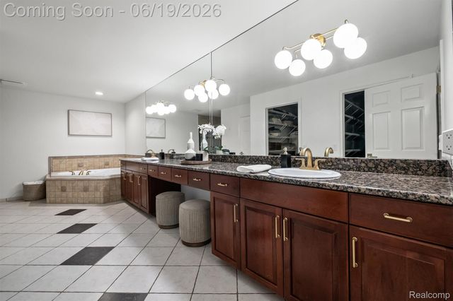 2609 Pebble Beach Drive, Oakland Charter Township, MI 48363