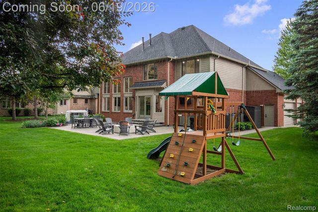 2609 Pebble Beach Drive, Oakland Charter Township, MI 48363