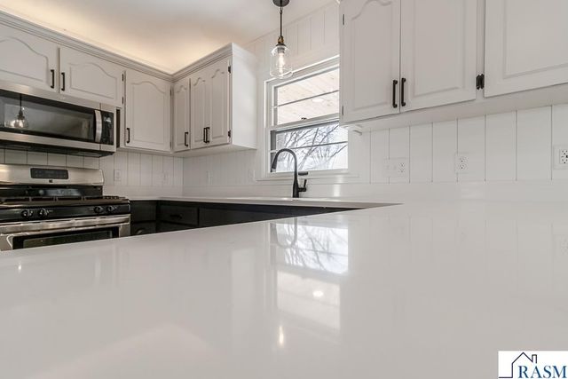 1458 Lookout Drive, North Mankato, MN 56003