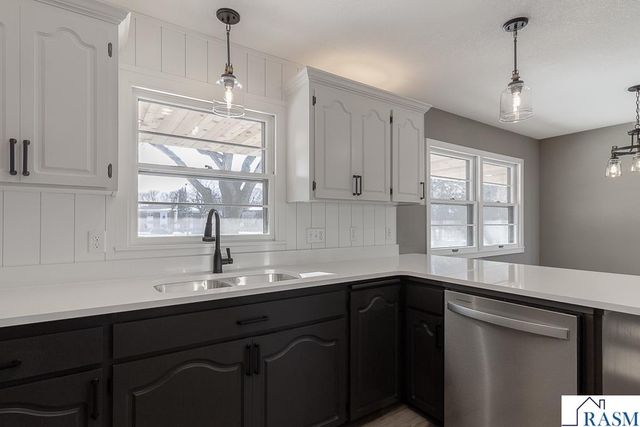 1458 Lookout Drive, North Mankato, MN 56003