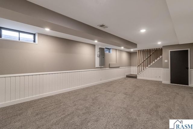 1458 Lookout Drive, North Mankato, MN 56003