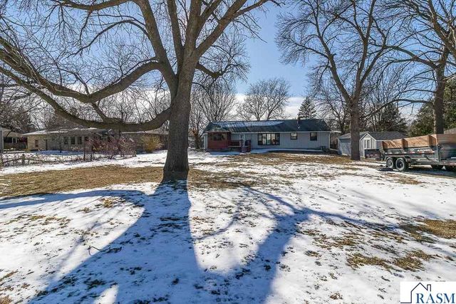 1458 Lookout Drive, North Mankato, MN 56003