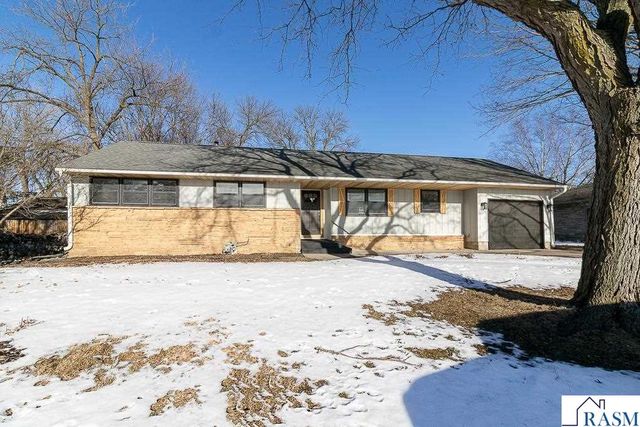1458 Lookout Drive, North Mankato, MN 56003