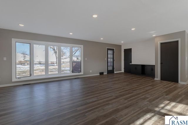 1458 Lookout Drive, North Mankato, MN 56003