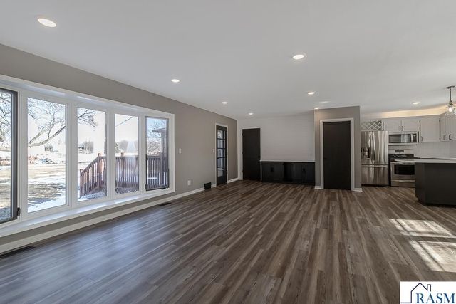 1458 Lookout Drive, North Mankato, MN 56003