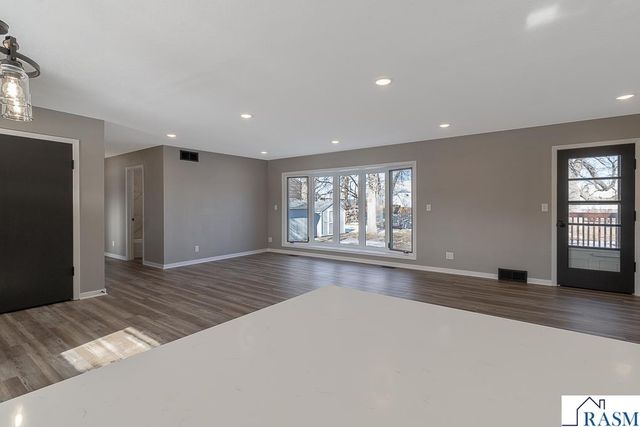 1458 Lookout Drive, North Mankato, MN 56003