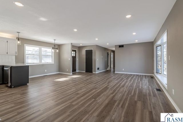 1458 Lookout Drive, North Mankato, MN 56003