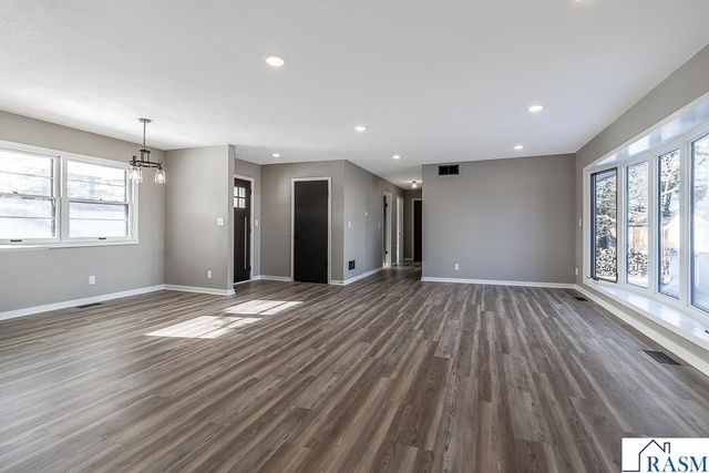 1458 Lookout Drive, North Mankato, MN 56003