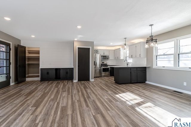 1458 Lookout Drive, North Mankato, MN 56003