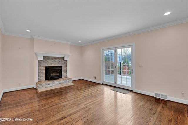 6108 Rodes Dr, Northfield, KY 40222