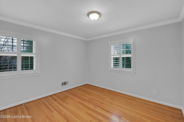 6108 Rodes Dr, Northfield, KY 40222