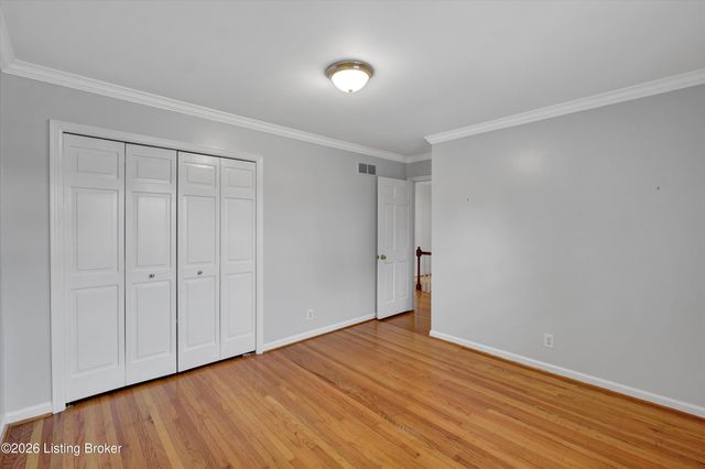 6108 Rodes Dr, Northfield, KY 40222