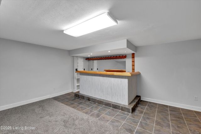 6108 Rodes Dr, Northfield, KY 40222