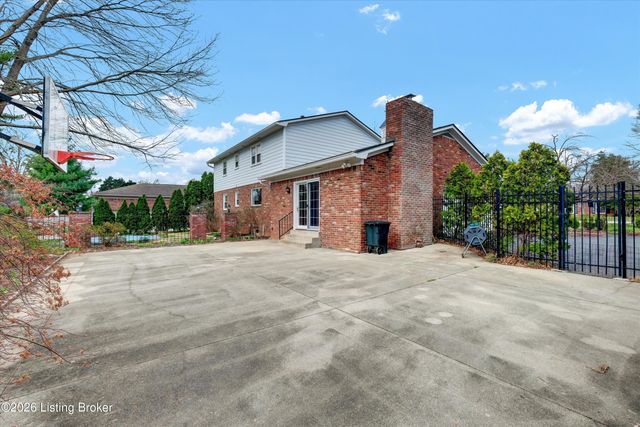 6108 Rodes Dr, Northfield, KY 40222