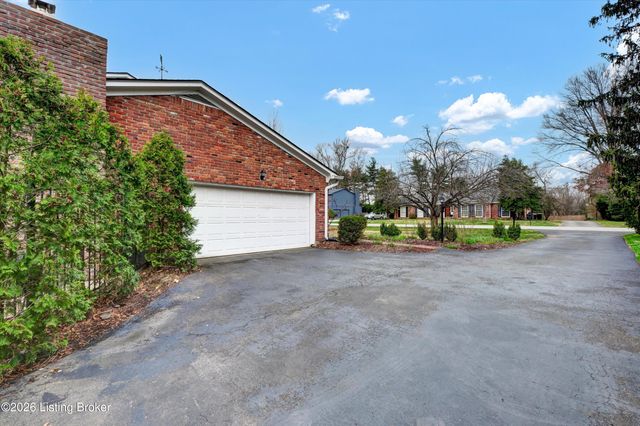 6108 Rodes Dr, Northfield, KY 40222