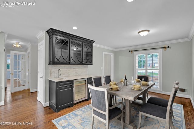 6108 Rodes Dr, Northfield, KY 40222