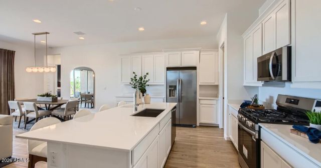 7990 W ROWEL Road, Peoria, AZ 85383