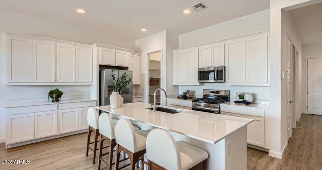 7990 W ROWEL Road, Peoria, AZ 85383