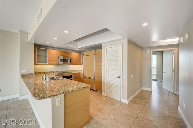 222 Karen Avenue 2101, Las Vegas, NV 89109