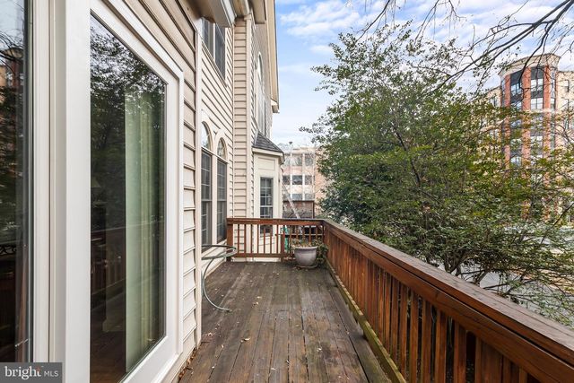 103 REES PL, Falls Church, VA 22046