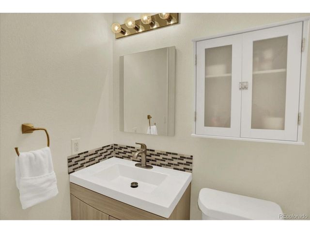 9689 Townsville Cir, Highlands Ranch, CO 80130