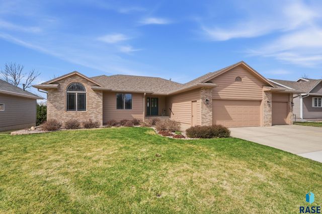 2407 S Eisenhower Ave Avenue, Sioux Falls, SD 57106