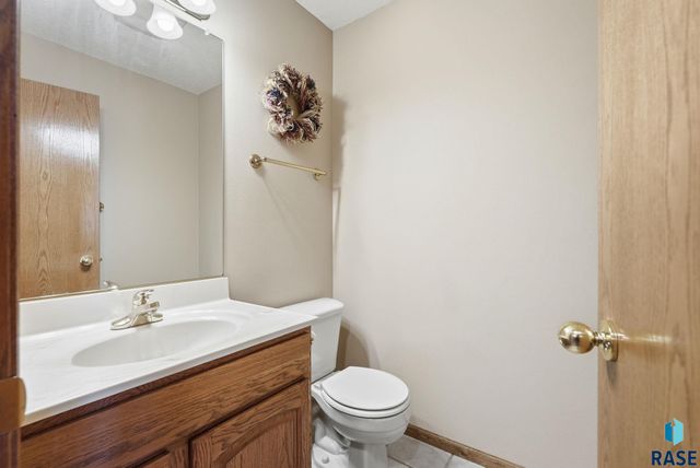 2407 S Eisenhower Ave Avenue, Sioux Falls, SD 57106