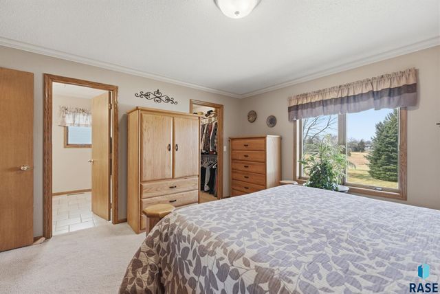 2407 S Eisenhower Ave Avenue, Sioux Falls, SD 57106