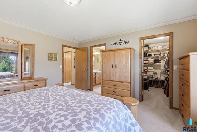 2407 S Eisenhower Ave Avenue, Sioux Falls, SD 57106