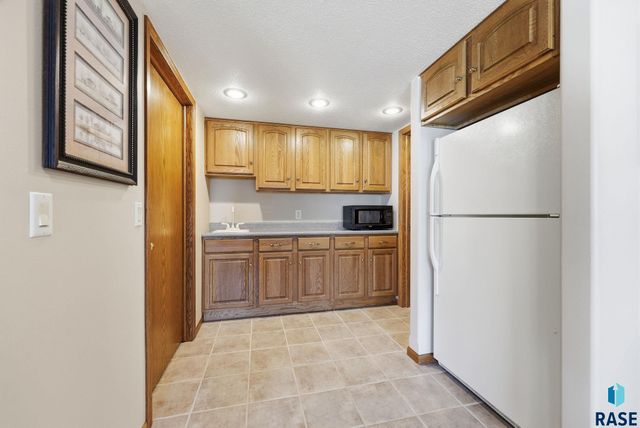 2407 S Eisenhower Ave Avenue, Sioux Falls, SD 57106