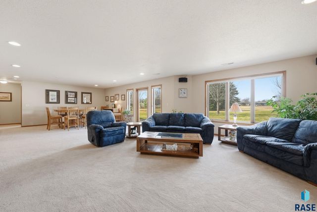 2407 S Eisenhower Ave Avenue, Sioux Falls, SD 57106