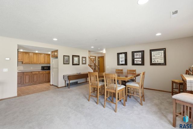 2407 S Eisenhower Ave Avenue, Sioux Falls, SD 57106