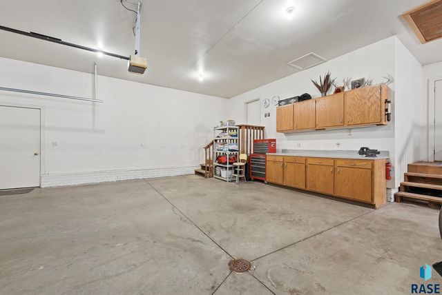 2407 S Eisenhower Ave Avenue, Sioux Falls, SD 57106