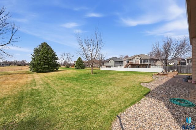 2407 S Eisenhower Ave Avenue, Sioux Falls, SD 57106