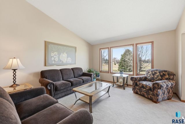 2407 S Eisenhower Ave Avenue, Sioux Falls, SD 57106