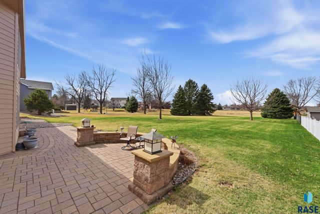 2407 S Eisenhower Ave Avenue, Sioux Falls, SD 57106