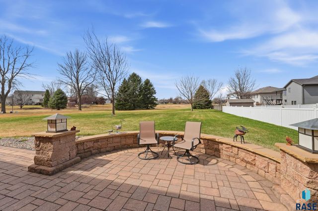 2407 S Eisenhower Ave Avenue, Sioux Falls, SD 57106