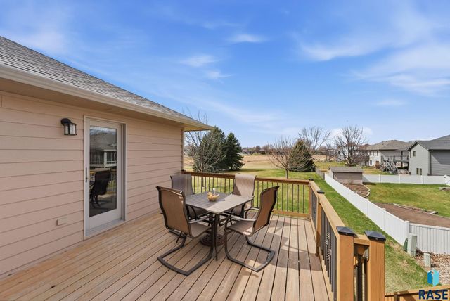 2407 S Eisenhower Ave Avenue, Sioux Falls, SD 57106