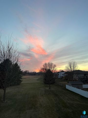 2407 S Eisenhower Ave Avenue, Sioux Falls, SD 57106