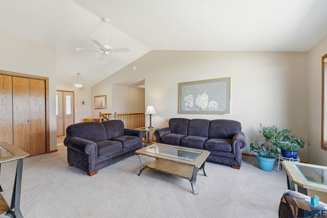 2407 S Eisenhower Ave Avenue, Sioux Falls, SD 57106