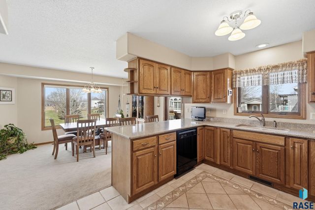 2407 S Eisenhower Ave Avenue, Sioux Falls, SD 57106