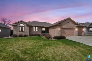 2407 S Eisenhower Ave Avenue, Sioux Falls, SD 57106