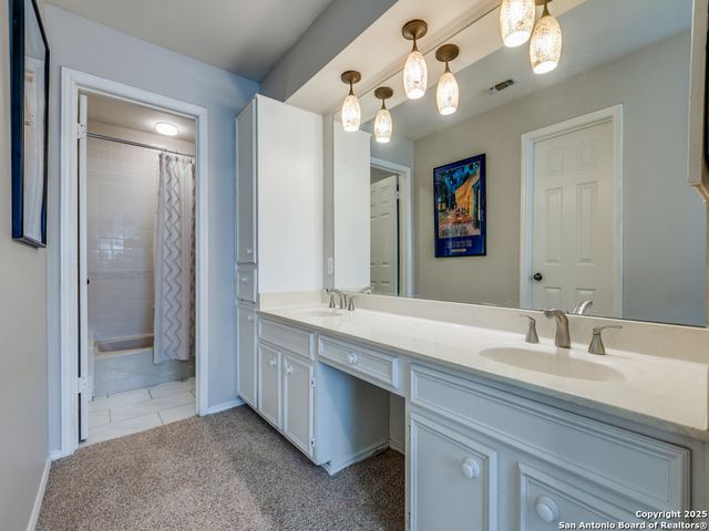 7930 Roanoke Run Apt 1104, San Antonio, TX 78240