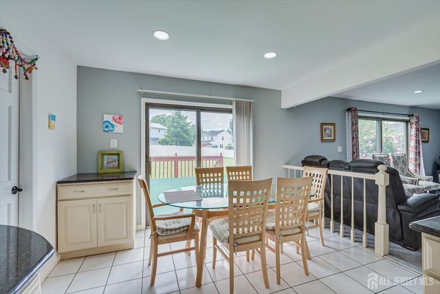 10 Patriot Court, Edison, NJ 08820