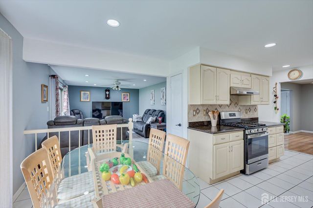 10 Patriot Court, Edison, NJ 08820