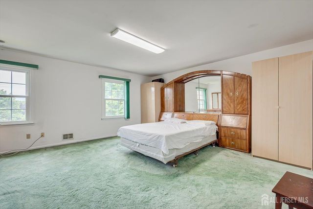 10 Patriot Court, Edison, NJ 08820