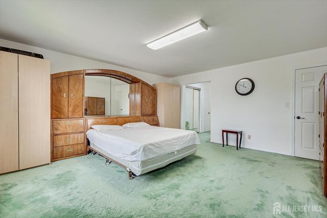 10 Patriot Court, Edison, NJ 08820