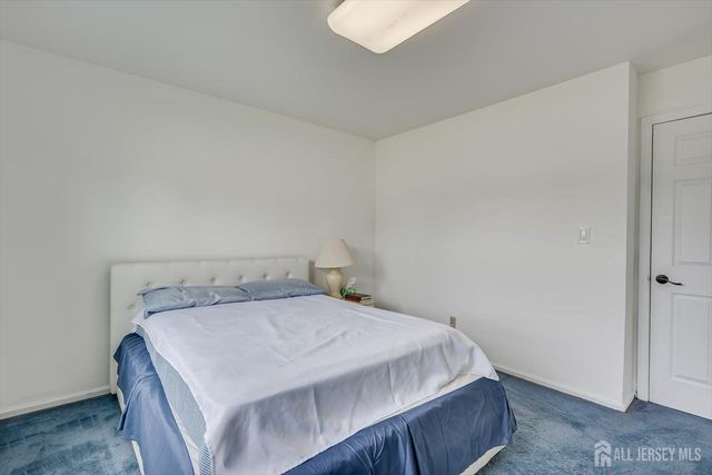 10 Patriot Court, Edison, NJ 08820