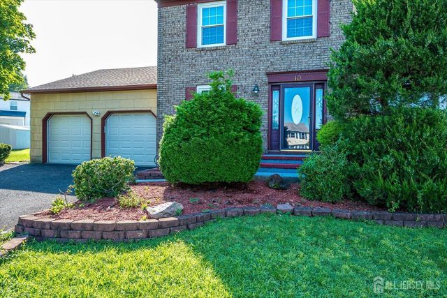 10 Patriot Court, Edison, NJ 08820