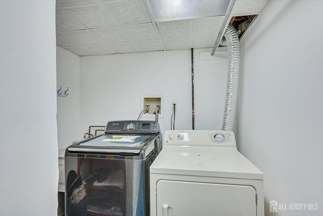 10 Patriot Court, Edison, NJ 08820